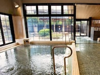 【兵庫県の人気日帰り温泉】「吉川温泉よかたん」は日本屈指の高濃度炭酸泉が自慢の施設。源泉風呂や家族風呂でリラックス