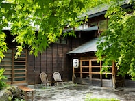 【栃木県の人気ホテル】「日光・奥鬼怒温泉郷の山の宿 八丁の湯」は秘湯の開放感とぬくもりに癒やされる宿