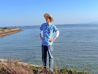 「麦わらのしょっぴーメロい」渡辺翔太、沖縄ショットを披露！ 「可愛すぎんか？」「爽やかなイケメン」