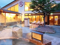 【埼玉県の人気スーパー銭湯】「蔵の湯 東松山店」はナノ水と多彩な野天風呂が魅力の施設。炭酸泉やロウリュウでリラックス