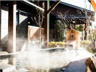 【宮城県の人気日帰り温泉】「遠刈田温泉 まほろばの湯」は自然と日本最大級の巨大石に癒やされる施設。「露天風呂」でリラックス