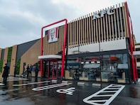 「えっ、ケンタッキーなの？」相模原・国道16号沿いに誕生した“次世代KFC” 日本初の設備がスゴかった