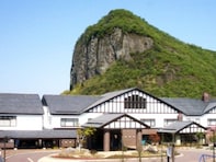 【新潟県の人気日帰り温泉】「いい湯らてい」は景勝地・八木ヶ鼻を望む絶景施設。硫酸塩泉の天然温泉とこだわりのサウナでリラックス