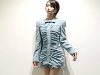 あの、ミニドレスからほっそり美脚を披露！ 『外道の歌season2』共演の窪塚洋介とのツーショットも