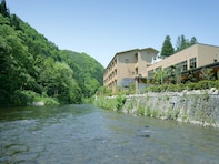 【楽天トラベル春夏フェア】岩手県「志戸平温泉 游泉 志だて」が最大21％オフ！豊沢川のせせらぎと2種の泉質で楽しむ贅沢な湯時間【4月8日】