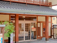 【京都府の人気スーパー銭湯】「誠の湯」は旅館が運営する本格派施設。“木の湯”と“石の湯”でリラックス