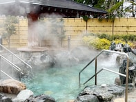 【栃木県の人気日帰り温泉】「ほたるの里 梵天の湯」は羽黒山のふもとで源泉かけ流しを堪能できる施設。開放的な「大露天風呂」で大自然を満喫