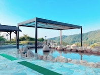 【佐賀県の人気日帰り温泉】「山茶花の湯」は脊振山脈と佐賀平野を一望できる施設。絶景の露天風呂でリラックス