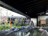 【静岡県の人気スーパー銭湯】「東静岡 天然温泉 柚木の郷」は駅徒歩1分の好立地。地域最大級の岩盤浴と源泉立湯でリラックス