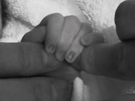 久慈暁子、第1子出産を報告！ 夫・渡邊雄太と赤ちゃんの“親子3ショット”に祝福の声「泣きそう」