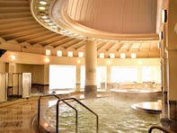 【兵庫県の人気温泉】「金仙花の湯」は地下1200mから湧き出る金色の湯が自慢の施設。有馬温泉と同じ泉質で旅の疲れを癒せる