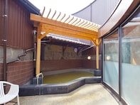 【愛知県の人気スーパー銭湯】「天然温泉アーバンクア」は天然温泉・サウナ・岩盤浴などを楽しめる温浴施設。名古屋一空に近い露天風呂が自慢