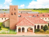 【鳥取県の人気日帰り温泉】「湧くわく天然温泉 ラピスパ」はヨーロッパのリゾートのような開放感あふれる施設。100％かけ流しの天然温泉でリラックス