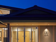 【山形県の人気日帰り温泉】「赤湯温泉 湯こっと」は伝統と最新設備が融合した施設。開放感あふれる源泉掛け流しでリラックス