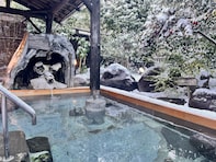 【鹿児島県の人気日帰り温泉】「ゆるり乃湯」は八重山の豊かな自然に囲まれた施設。美肌効果が期待できる「美肌の湯」でリラックス