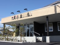 【山梨県の人気日帰り温泉】「山梨日帰り温泉 源泉かけ流しの湯 桜湯」は純粋な温泉を堪能できる施設。源泉かけ流しの湯でリラックス