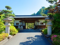 【山梨県】「とろりとした肌触り」美肌の湯・真木温泉の魅力とは？広大な敷地に16室の一軒宿、富士山の絶景スポットも