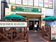 フレッシュネスバーガー、“黒過ぎた”ホットドッグを謝罪。「ある意味バイトテロ」「完全にトラウマ」