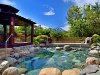 【山梨県の人気日帰り温泉】「富士眺望の湯 ゆらり」は富士山の絶景を満喫できる施設。16種類の多彩なお風呂でリラックス