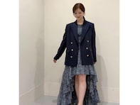 「え脚出てる」白石麻衣、美脚際立つ衣装姿を披露！ 「あかん可愛い」「脚細くて綺麗でステキです」