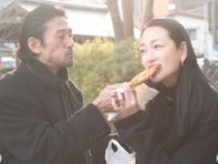 第2子出産の冨永愛、パートナーとの2ショット公開！「普通の町がランウェイの様…」「幸せオーラ全開」