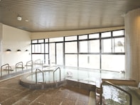 【山梨県の人気日帰り温泉】「やまと天目山温泉」は日本屈指の高アルカリ性温泉。標高1000mの深山で美肌の湯を堪能