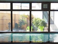 【富山県の人気スーパー銭湯】「スパ・アルプス」は北アルプスの天然水が自慢。飲用も可能な極上の水風呂でリラックス