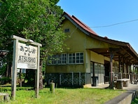 【福島県】「熱くて塩辛いお湯」熱塩温泉の魅力とは？しだれ桜の並木道やひなびた情緒と静寂に癒される