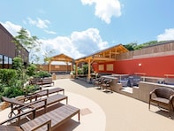 【香川県の人気日帰り温泉】「高松ぽかぽか温泉」は森の中に佇む癒しの施設。源泉岩風呂や高濃度人工炭酸泉でリラックス