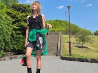 「15歳は、若返ってます！」山田優、露出多めコーデで圧巻美脚を披露！「いくつになってもカッコいい」