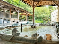 【岐阜県の人気スーパー銭湯】湯の華アイランド「湯の華温泉」は露天風呂から木曽川の絶景を一望できる施設。10種類の岩盤スパも人気