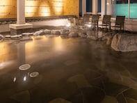 【滋賀県の人気健康ランド】「大津温泉 おふろcaféびわこ座」はラドンを含む天然温泉と大衆演劇が楽しめる施設。充実のサウナや泥パックでリラックス