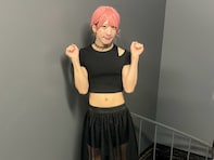 「ムキムキすぎるルセラフィム」インフルエンサー、宮脇咲良似？ の女装姿を披露！ 「顔は可愛いのに」