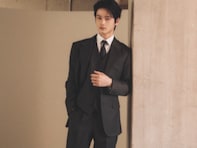 「足の長さが異次元で横転」中川大輔、脚長過ぎるスーツ姿が話題に「足だけで5mある」「何頭身だ！？」