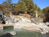 【群馬県の人気日帰り温泉】「西の河原露天風呂」は圧倒的なスケールの大自然に囲まれた施設。大露天風呂でリラックス