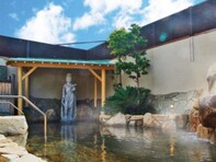 【広島県の人気スーパー銭湯】「アジアンリゾートスパ シーレ」は洞窟風呂と多彩なサウナが揃う24時間施設。幻想的な洞窟風呂でリラックス