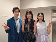 「ほんとーに美男美女」土屋太鳳、姉・炎伽＆弟・神葉との「美人3姉弟」ショット！ 「めったにない」