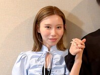 「彼氏ができました」人気YouTuber、“彼氏”との2ショット公開「イケメンだ！」「えええ！びっくり！」
