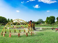 【京都府】3公園すべて入園無料！ “ふわふわドーム”から迷路の自然公園まで…1日中遊べる公園3選