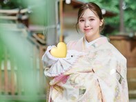 「すっかりママの顔」藤田ニコル、娘とのお宮参りショットを披露！ 「可愛いよー」「ママルンになっても素敵」