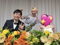「ガラケーの画質すぎる」エルフ荒川、先輩芸人の結婚式ショット公開「これは出して大丈夫なやつやな？！」