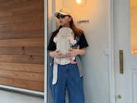 「産後とは思えない」藤田ニコル、娘抱っこのお出かけコーデ＆産後トレーニング姿！「オシャレ母ちゃん」