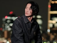 「色気ありすぎ」Snow Man・岩本照、ドルガバを着こなすモデルショットに 「かっこよすぎて呼吸不可！」