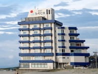 【湯野浜温泉の人気ホテル】「湯野浜温泉 愉海亭みやじま」は波打ち際に建つ全室オーシャンビューの宿