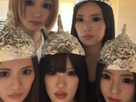 「悪ノリが過ぎるよこれ」アイドルグループ、アルミホイル帽子姿に賛否「不快に感じる人がいるのは分かる」