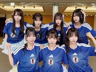 「どういう表情なんw」女性アイドル、サッカー日本代表ユニフォーム姿に「また新メンバー入った？」ツッコミ殺到