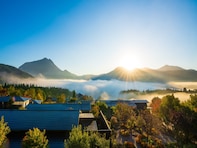 【由布院温泉の人気ホテル】「由布院温泉 朝霧のみえる宿 ゆふいん花由」は由布岳の雄大な景色と天然温泉に癒やされる温泉宿