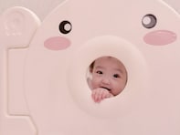 「萌萌…」辻希美、娘の顔がすっぽり！ ミスド「もっちゅりん」になりきった姿を披露。ぷにぷにほっぺ