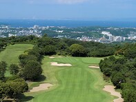 姥子温泉が自慢のコースも！富士山を望む絶景コースから大磯の海辺のショートコースまで…ひと風呂浴びられる「人気ゴルフ場」3選【神奈川県】