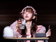 “ライブ中ラーメンすする”美人アイドルの姿に反響「無鉄砲なことするなー」「箸の先がオーラで光ってる」